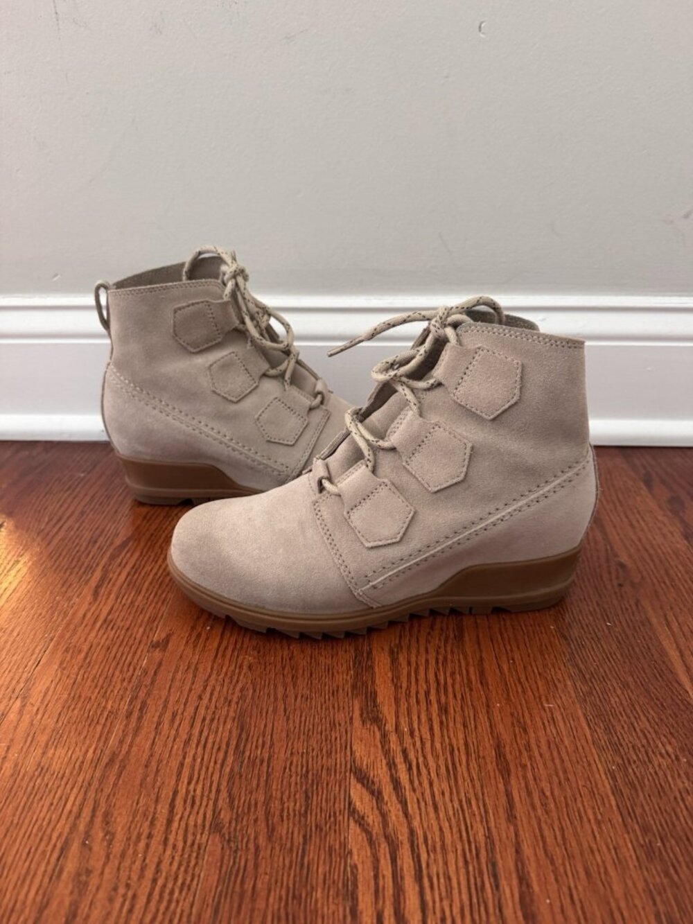 Sorel Evie Lace Casual Wedge Boots Tan Suede Womens Size 7.5